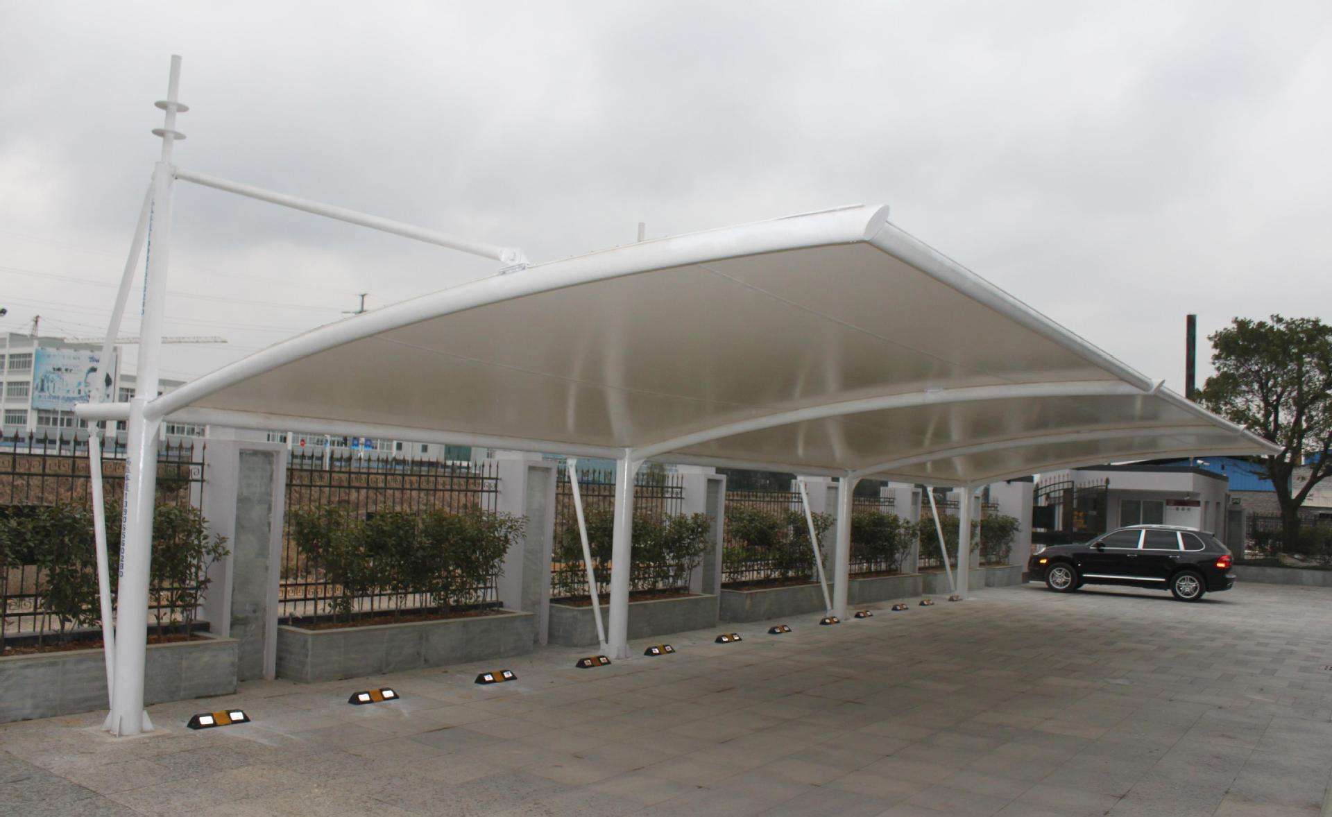 據(jù)實際情況建造膜結(jié)構(gòu)建筑