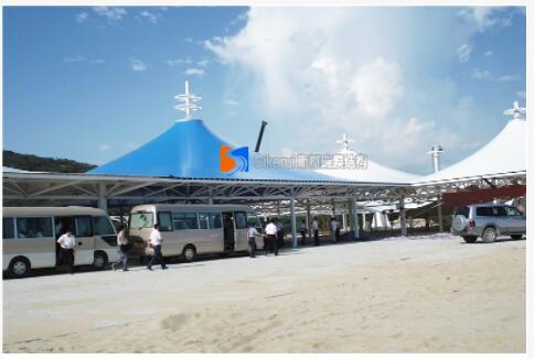 選擇膜結(jié)構(gòu)遮陽(yáng)雨棚應(yīng)用于加油站中具有哪些重大意義