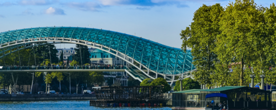 張拉膜結(jié)構(gòu)具有哪些獨(dú)特的優(yōu)點？